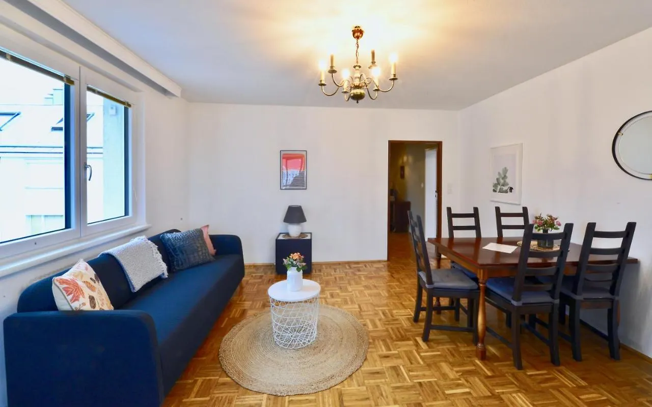3-Bedroom-Flat With Parking Space联系方式